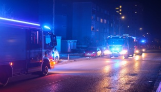 Feuerwehr bei Brandverdacht in einer Wohnanlage in Wels-Neustadt im Einsatz