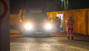 Personenrettung: Person in einem Garagenpark in Wels-Vogelweide eingeklemmt