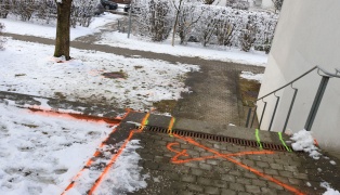 T�dlicher Unfall: Arbeiter (53) bei Schneer�umarbeiten in Linz-Ebelsberg von Traktor �berrollt