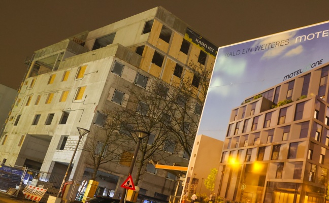 T�dlicher Arbeitsunfall: Arbeiter (57) bei Hotelbaustelle in Linz-Innere Stadt 18 Meter abgest�rzt