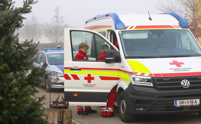 Personenrettung aus Gew�sser: Person in Meggenhofen in den Beutelbach gest�rzt