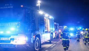 Auto bei Verkehrsunfall in Bad Schallerbach von Innviertler Stra�e abgekommen und in Feld gelandet