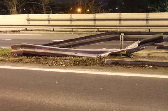 1,86 Promille: Autolenker bei Verkehrsunfall auf Pyhrnpass Stra�e in Wels-Pernau verletzt