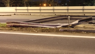 1,86 Promille: Autolenker bei Verkehrsunfall auf Pyhrnpass Stra�e in Wels-Pernau verletzt