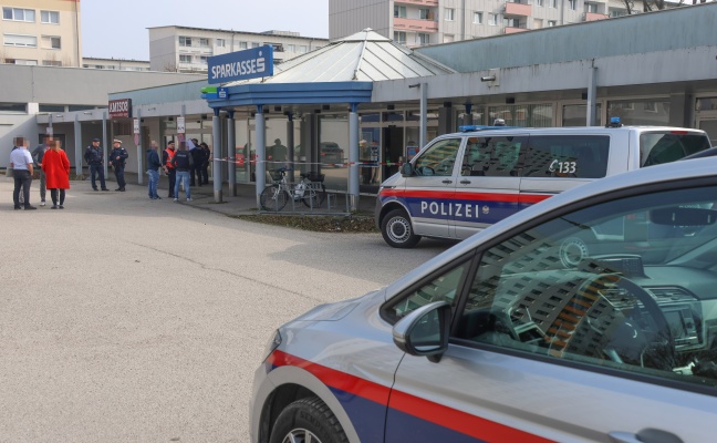 Bank�berfall: �berfall mit Messer auf Bankfiliale in Wels-Lichtenegg