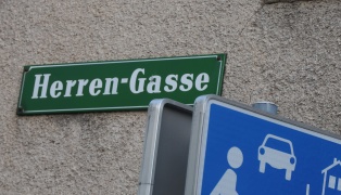 Personenrettung in Kremsm�nster: �lterer Bewohner mit Finger in Kellerabteil eingeklemmt