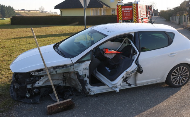 Drei teils Schwerverletzte bei schwerem Crash zwischen zwei Autos in R�storf