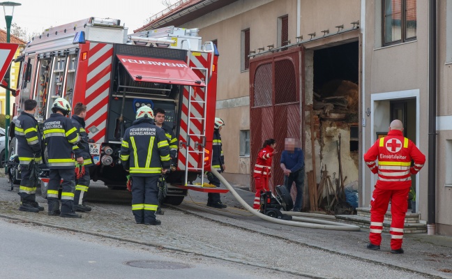 Brand in einem landwirtschaftlichen Geb�ude in Michaelnbach fordert zwei Verletzte
