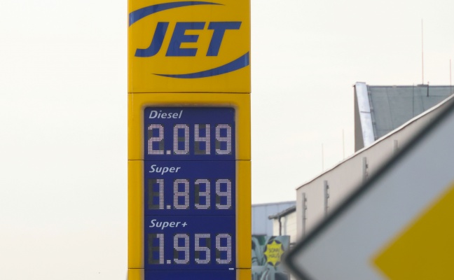 Spritpreise steigen weiter: Dieselpreis am Montag teils deutlich �ber 2 Euro pro Liter