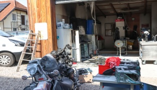 Vier Feuerwehren bei Brand in einer Garagenwerkst�tte in Sierning im Einsatz