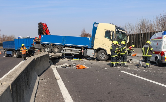 Schwerer LKW-Unfall auf Pyhrnautobahn bei Inzersdorf im Kremstal sorgt f�r stundenlange Sperre