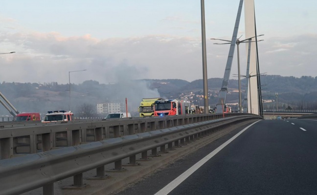 Brand bei LKW-Sattelzug auf der M�hlkreisautobahn in Linz sorgte f�r erhebliche Staus