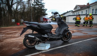 �laustritt nach Kreuzungscrash mit Moped in Marchtrenk