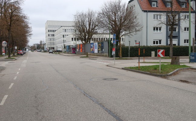 Lebensgef�hrlich verletzt: Fu�g�nger (42) in Wels-Lichtenegg von unbekanntem Auto erfasst