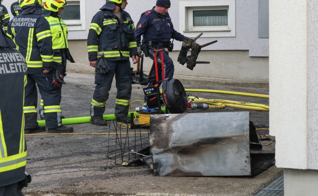 Drei Feuerwehren bei Brand in einem Geb�ude in Kematen an der Krems im Einsatz