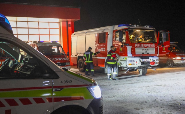 Personensuche: N�chtliche Suchaktion der Einsatzkr�fte nach abg�ngiger Person in Pettenbach