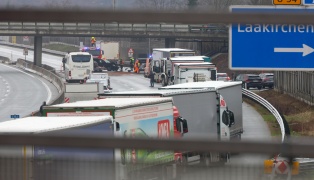 Autobahnsperre: Schwerer Verkehrsunfall auf Westautobahn bei Laakirchen