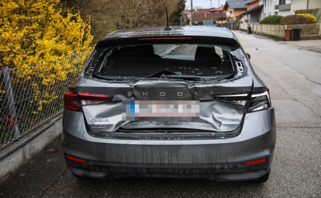 Aufr�umarbeiten: Auffahrunfall zwischen Traktor und PKW in Marchtrenk endet glimpflich