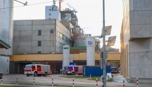 Brand bei Papierfabrik in Ansfelden sorgte f�r Einsatz von Feuerwehr, Rettung und Polizei