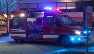 Brandeinsatz: Feuerwehr in einem Unternehmen bei Neumarkt im Hausruckkreis im Einsatz