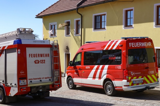 Brand in einem Wohngeb�ude in St. Agatha sorgte f�r Einsatz zweier Feuerwehren
