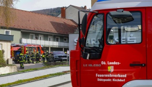 Lauter Knall: Brand in einer Wohnung in Kirchdorf an der Krems sorgte f�r Einsatz zweier Feuerwehren