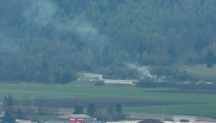 Micheldorf in Ober�sterreich: Sieben Feuerwehren bei PKW-Brand auf Pyhrnautobahn im Einsatz