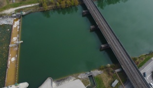 Personenrettung in Enns: Einsatzkr�fte zur Rettung einer Person aus der Enns gerufen