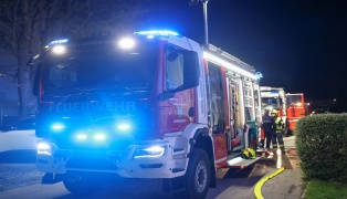 K�chenbrand in einem Mehrparteienwohnhaus in Schwanenstadt rasch gel�scht