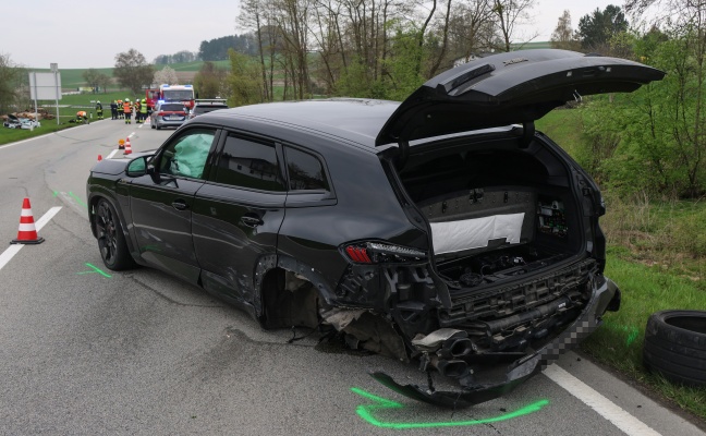 Schwerer Crash auf Rieder Stra�e bei St. Marienkirchen am Hausruck fordert zwei Verletzte