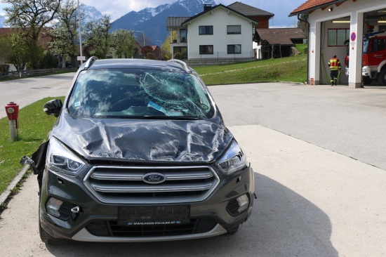 Auto�berschlag: Gl�ck im Ungl�ck bei schwerem Verkehrsunfall in Vorderstoder