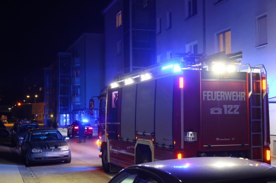 Feuerwehreinsatz: Komischer Geruch in einem Mehrparteienwohnhaus in Wels-Vogelweide gemeldet