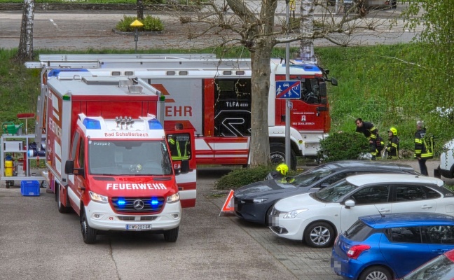 �lfilm in der Trattnach sorgte f�r l�ngeren Umwelteinsatz der Feuerwehr in Bad Schallerbach