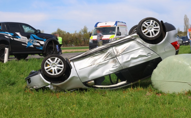F�nf Verletzte bei Verkehrsunfall mit vier beteiligten Fahrzeugen auf Rieder Stra�e bei Rottenbach