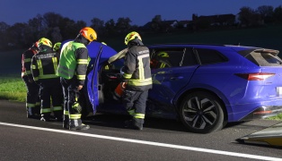 Streifkollision: Crash zweier Autos in Weibern endet mit Sachschaden und ohne Verletzte