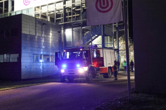 Drei Feuerwehren bei Brand bei einem Unternehmen in Lenzing an der Ager im Einsatz
