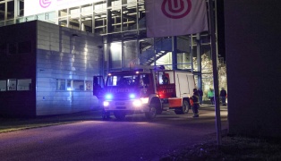 Drei Feuerwehren bei Brand bei einem Unternehmen in Lenzing an der Ager im Einsatz
