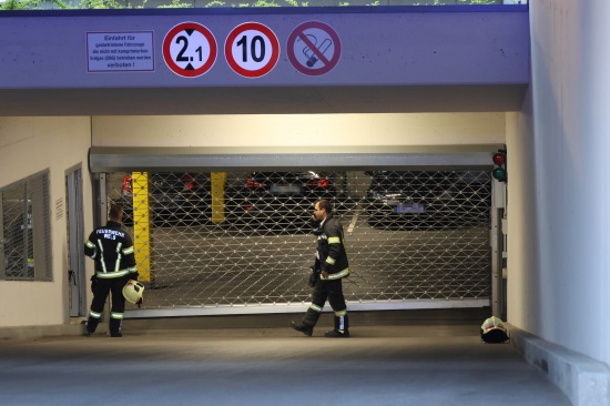 Ramponiertes Tiefgaragentor eines Mehrparteienwohnhauses in Wels-Neustadt sorgte f�r Einsatz