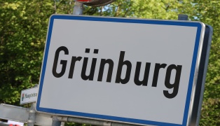 Vier Feuerwehren zu Brand in einem Geb�ude in Gr�nburg alarmiert