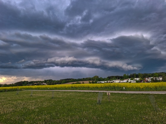 Gewitterfront: Abschw�chendes Gewitter sorgte f�r einige Eins�tze der Feuerwehren in Ober�sterreich