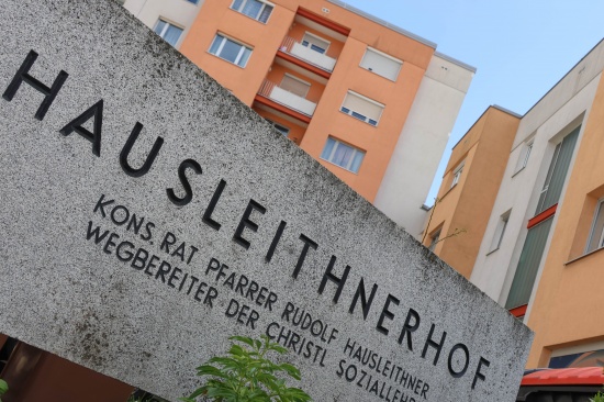Verweste Leiche: Tochter lebte wochenlang in einer Wohnung in Wels-Neustadt neben toter Mutter (86)