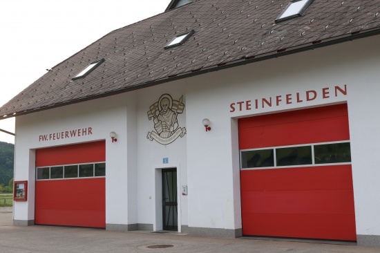 Person in misslicher Lage: Einsatzkr�fte der Feuerwehr zu Personenrettung nach Pettenbach alarmiert