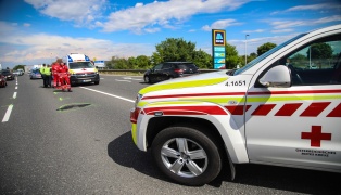Schwerer Verkehrsunfall zwischen PKW und Motorrad auf Wiener Stra�e in Marchtrenk