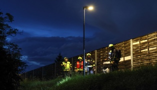 Rauchentwicklung aus Stra�enlaterne sorgte f�r Einsatz der Feuerwehr in Ansfelden