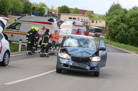Auffahrunfall mit drei beteiligten Autos in Pichl bei Wels fordert vier Verletzte