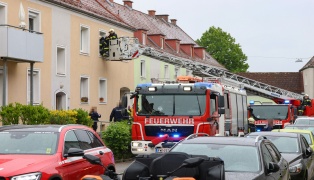 Einsatz verschlafen: Feuerwehr l�scht verbranntes Essen im Ofenrohr einer Wohnung in Wels-Vogelweide