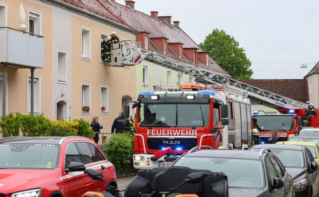 Einsatz verschlafen: Feuerwehr l�scht verbranntes Essen im Ofenrohr einer Wohnung in Wels-Vogelweide