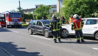 Drei Verletzte: Missgl�cktes �berholman�ver in Buchkirchen endet mit Frontalcrash zweier PKW