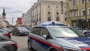 Schwer bewaffnet: Gr��erer Polizeieinsatz im Rathaus in Wels-Innenstadt sorgte f�r Aufregung