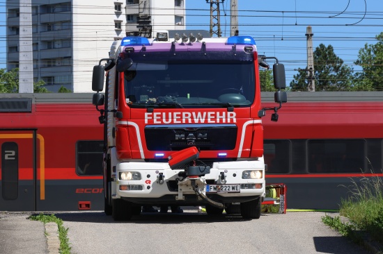 Rettungseinsatz: Person im Bahnhofsbereich in Wels-Innenstadt von Zug erfasst und t�dlich verletzt
